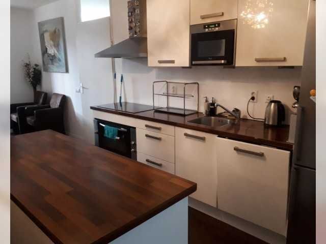 Дава се под наем Двустаен апартамент в София, Център - 55 кв.м за 387.6 € - Снимка #2