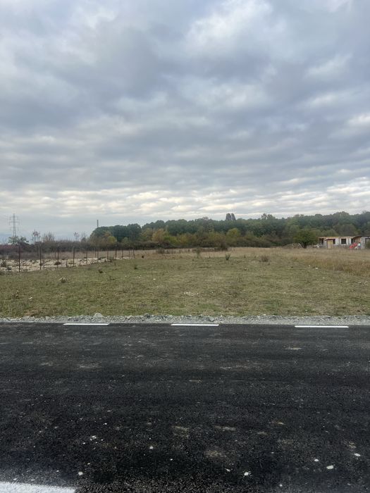 Teren intravilan de vanzare la doar 5 km de Shopping City Tg Jiu
