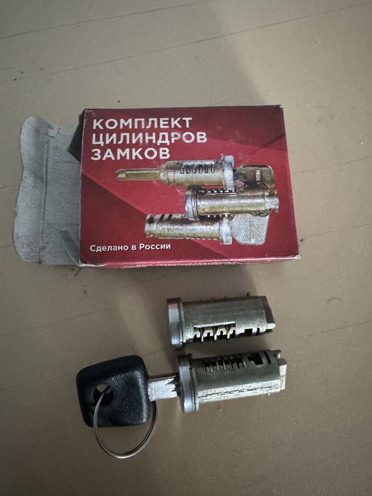 Замки на гранту личинки