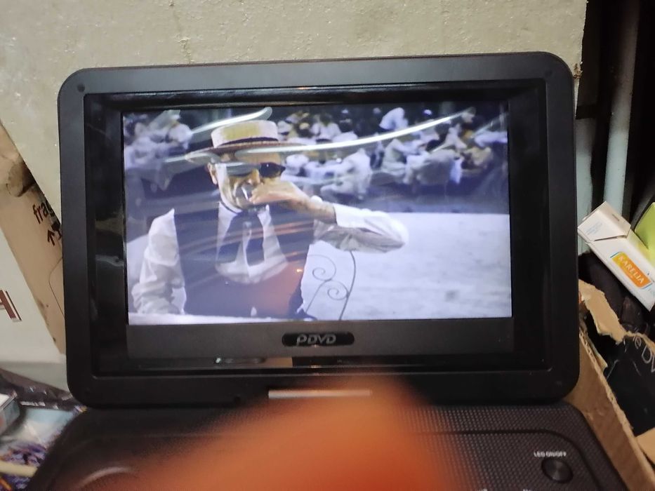 Продавам  чисто ново ТВ с ДВД  LENCO 11.5 '' за кола дома вилата