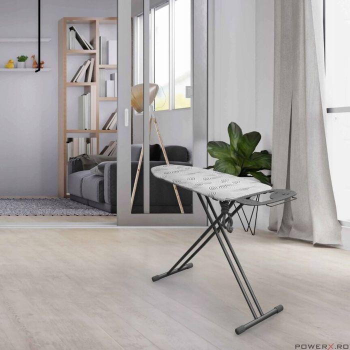 Masa de calcat 120 X 38 cm, cu suport pentru fierul de calcat, priza,