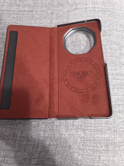 Продавам чисто нов калъф за Хонор меджик  V 5