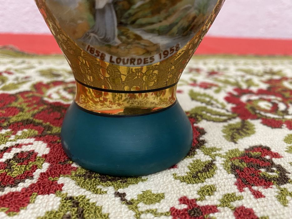 Винтидж вазичка Limoges Lourdes 1858-1958 златна украса Франция