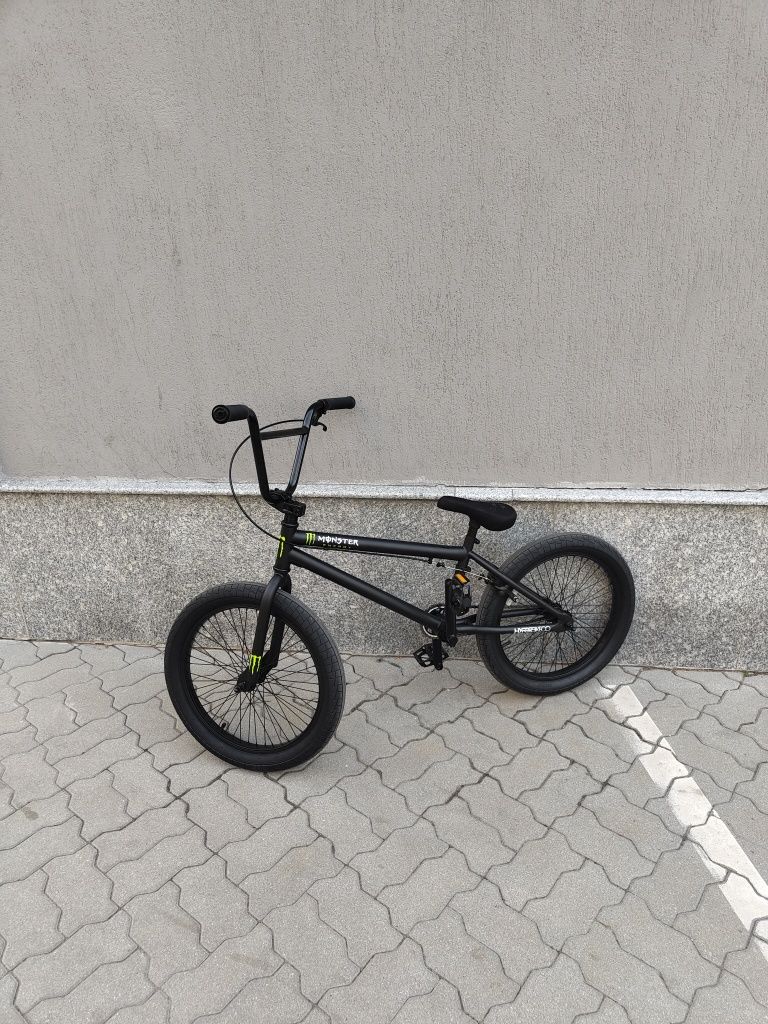 2 броя чисто нови Hyper Pro x Monster BMX 20".
