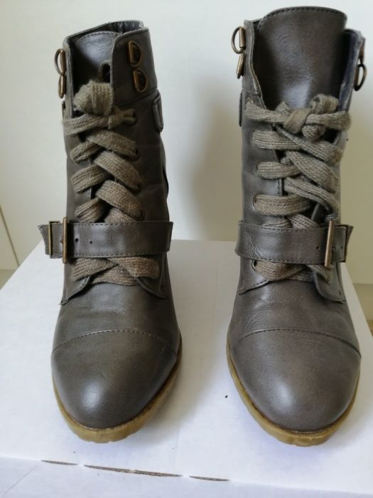 Боти цвят каки