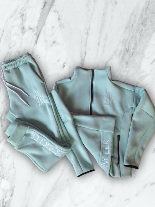 Дамски ватирани екипи moncler! КОЛЕДНА ПРОМОЦИЯ!