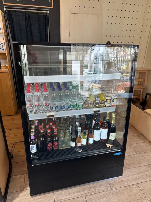 Vitrina frigorifica patiserie cofetarie bar cafenea frigider rece