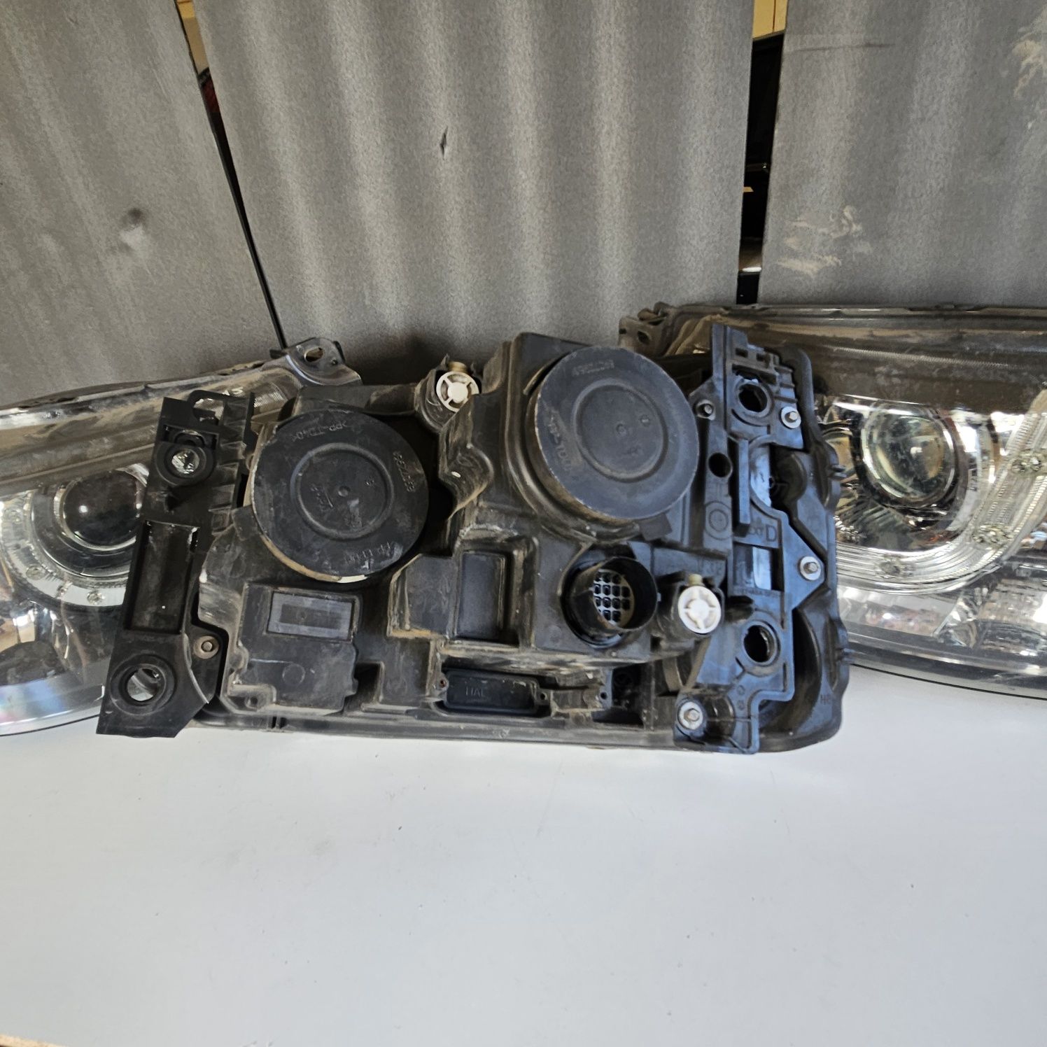 Фарове за  LAND ROVER DISCOVERY 4
AH22-13W026-BB