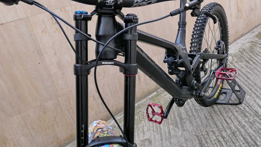 Canyon Sender DH, 27.5 M, RockShox Boxxer, 200 ход, 1х7 Sram GX