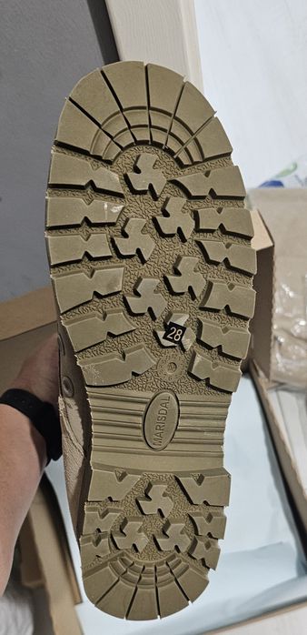 Vand bocanci de iarna / vara