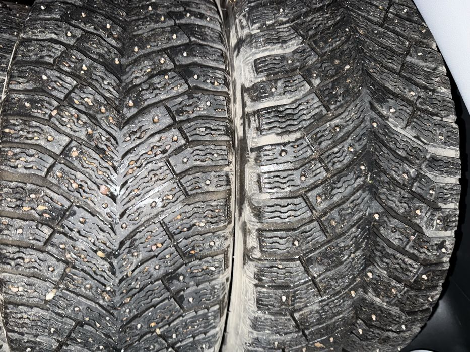 Продаю шины 235/45 18  шины