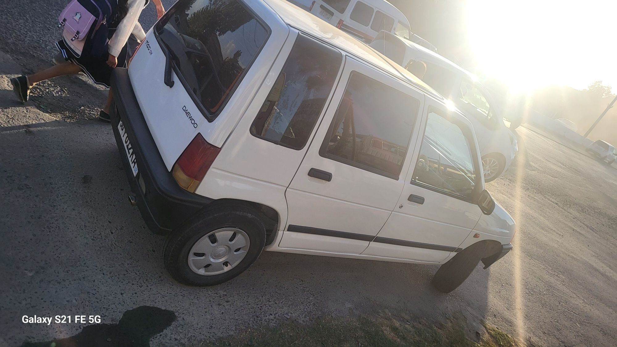 Yurib turgan moshina tel savdosi bor