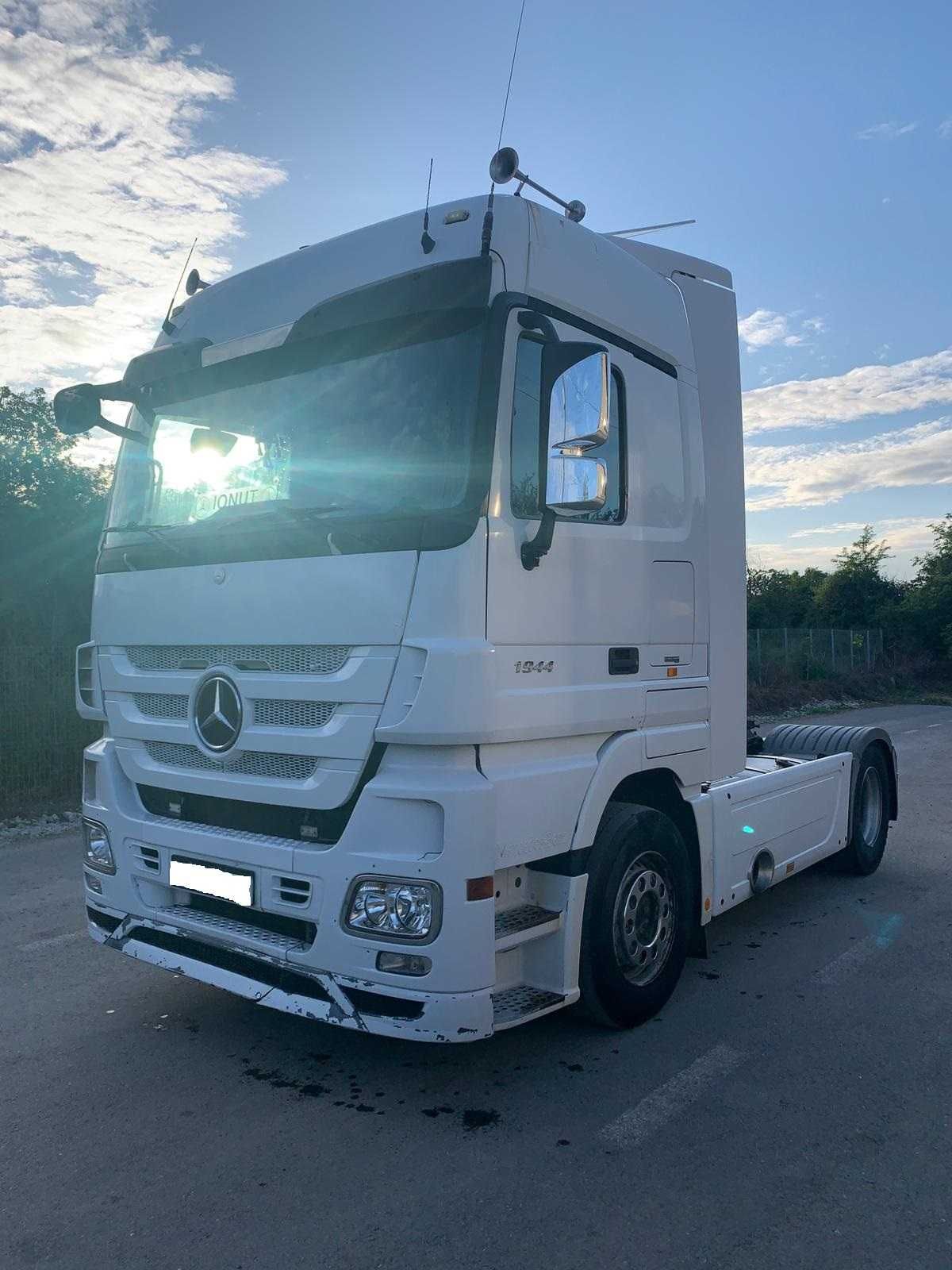 Mercedes Actros 1944