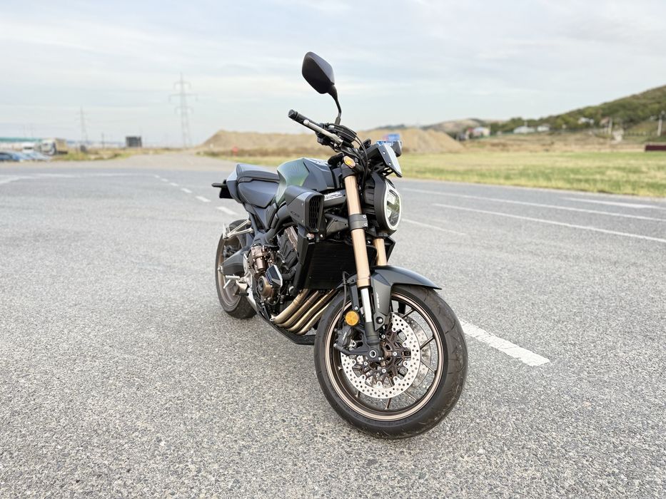 Honda CB650R 2024 E-Clutch Akrapovic