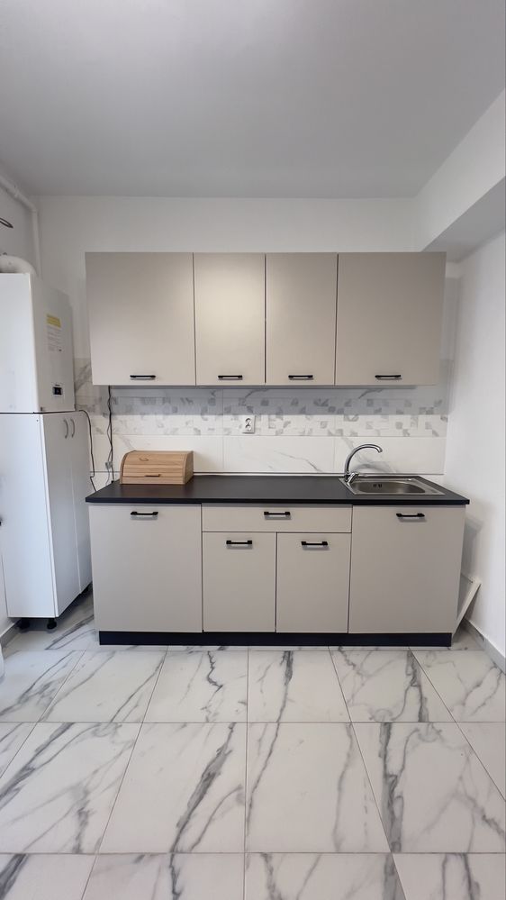 Vand mobilier si electrocasnice bucatarie