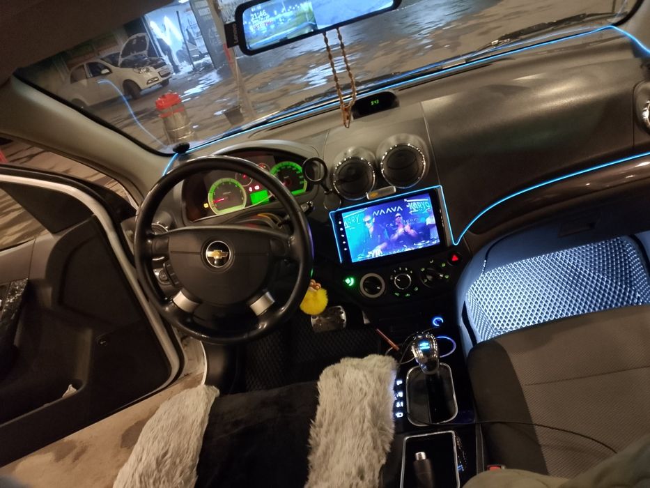 Qolgani mashina oldida gaplashiladi.