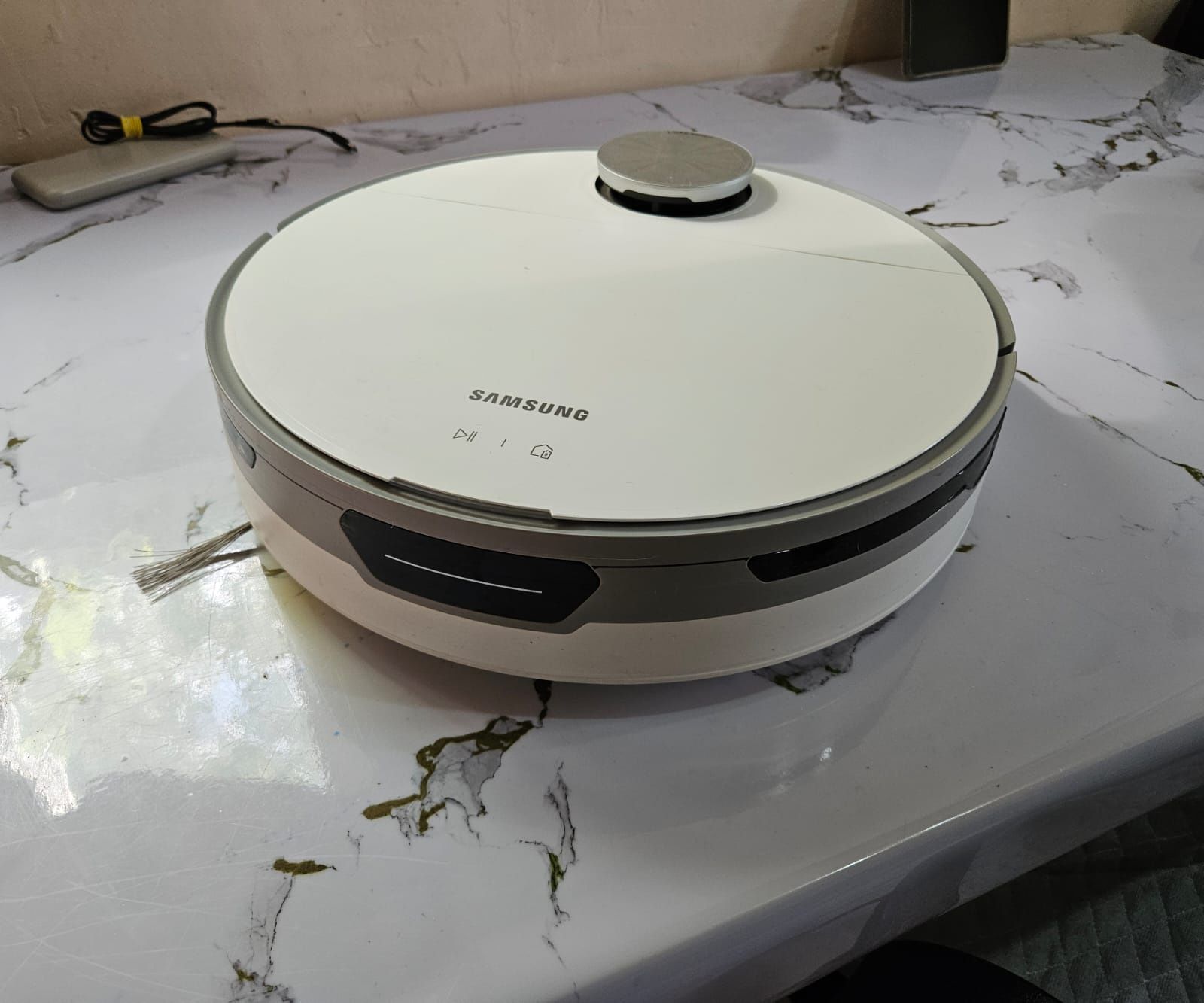 Робот пылесос со станцией сбора мусора/Samsung Jet Bot/почти новый .