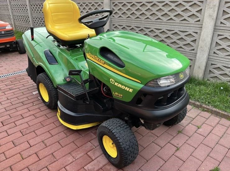 Tractor Tuns Gazon/ Iarba John Deere