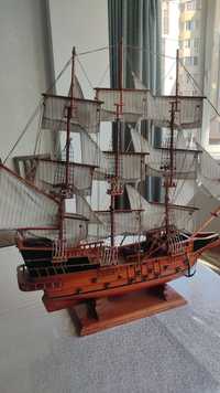 Корабль из дерева ручной работы