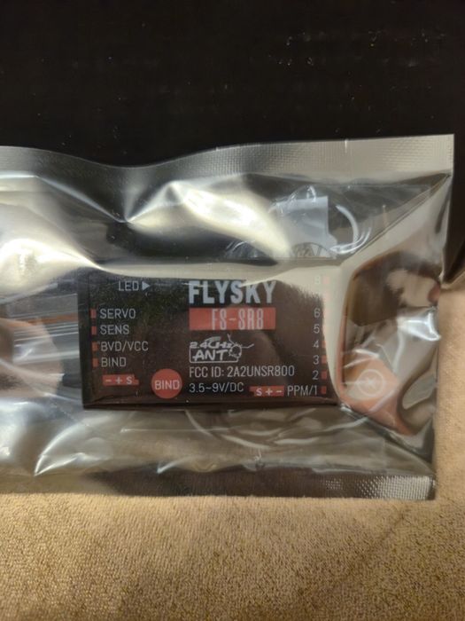 Vând radiocomanda navomodel barcuta plantat Flysky ST8 cu 2 receivere