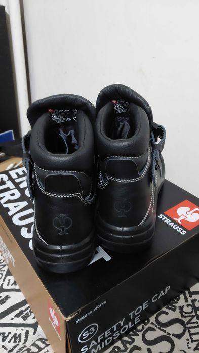 Продавам маркови работни обувки