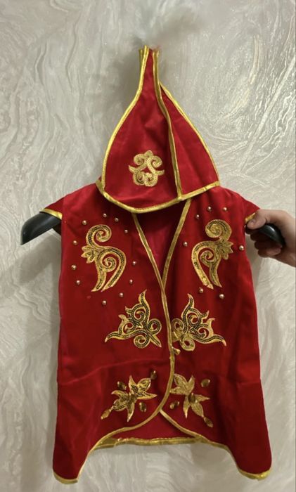 Срочно национальный жакет на 4-6 лет