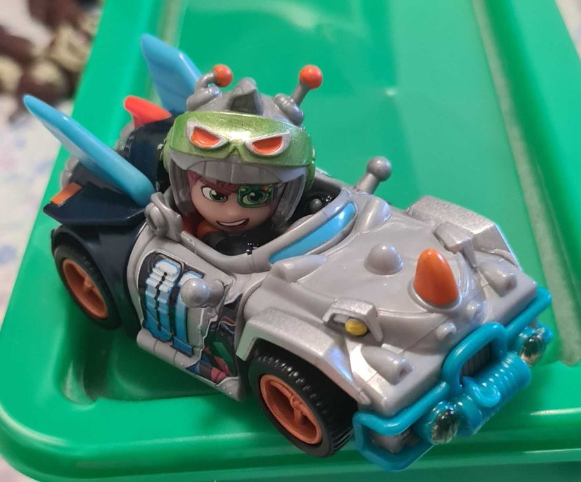 8 Masinute T-Racers dragute