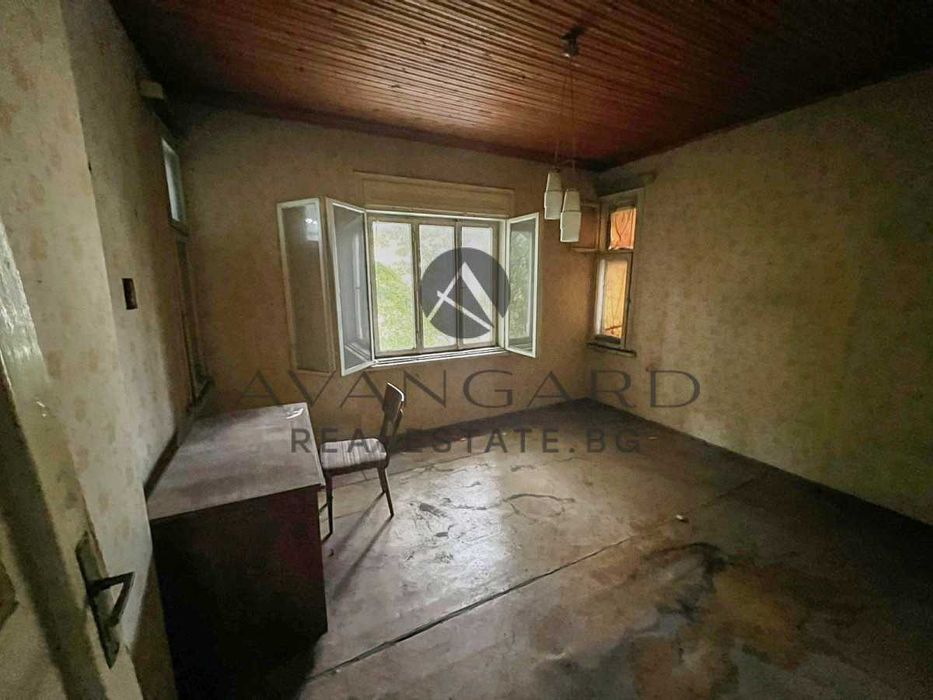 оф.24201 Етаж от къща/ Военна болница