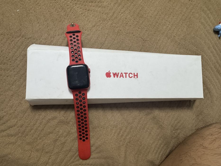 Продам apple watch 6 red