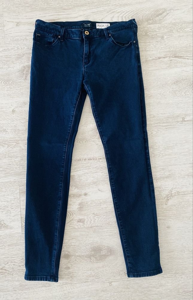 Blugi Armani Jeans - stare impecabila, ca noi, marime 31 (merg M-L)
