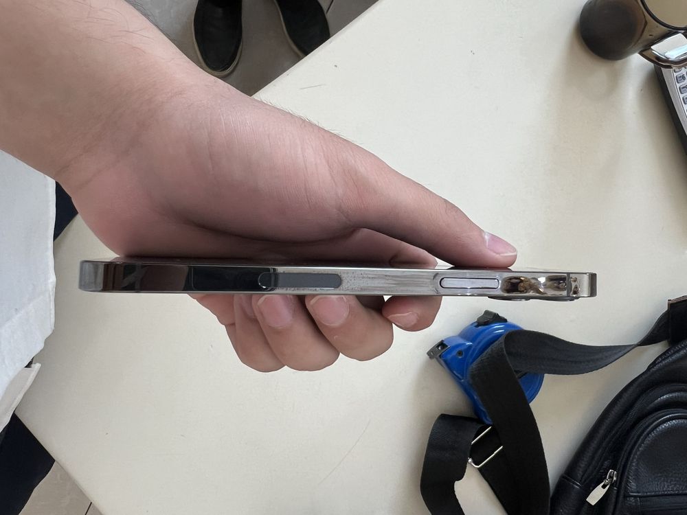 Iphone 12 pro.               .     .