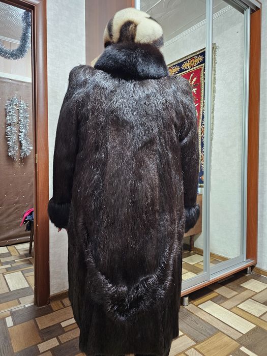 Продаётся шуба из нутрии в отличном состоянии