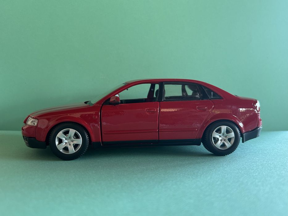 Macheta 2001 Audi A4 B6 Sedan 1/24 Maisto