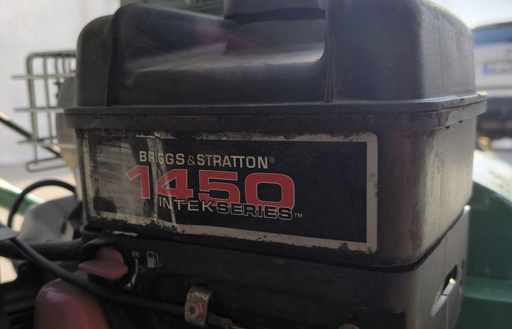 Моторен бензинов листосъбирач Billiy Goat