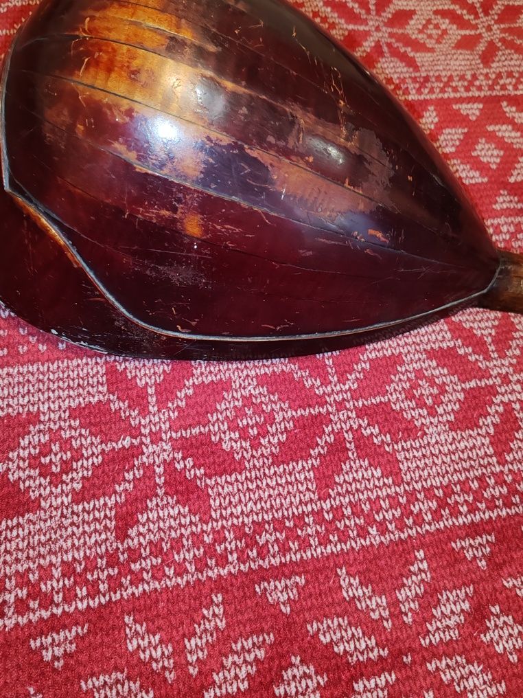 Mandolină de vânzare.