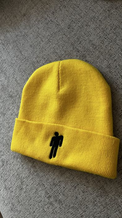 Яркая желтая шапочка