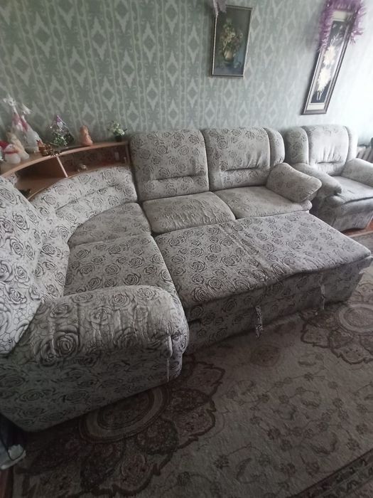 Продам мягкий уголок и люстры