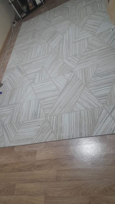 Продам ковёр в отличном состоянии.