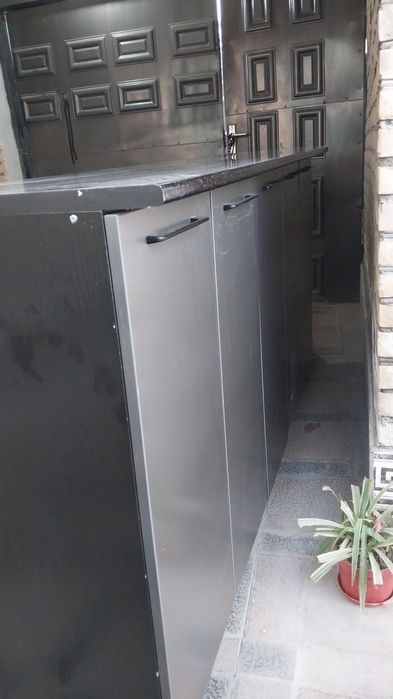 Барный стол, серый. Металлический.коричневый