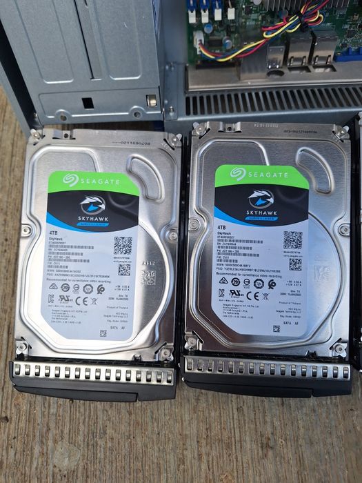 Server + 6camere hikvision + 4 hard-disk de 4T