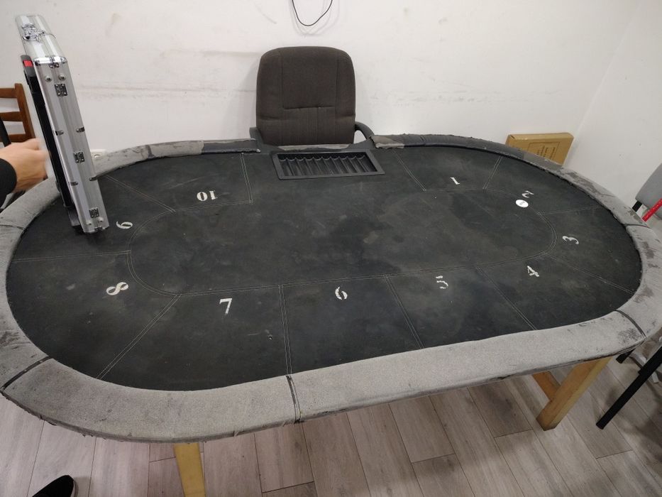 Masa poker 9 locuri