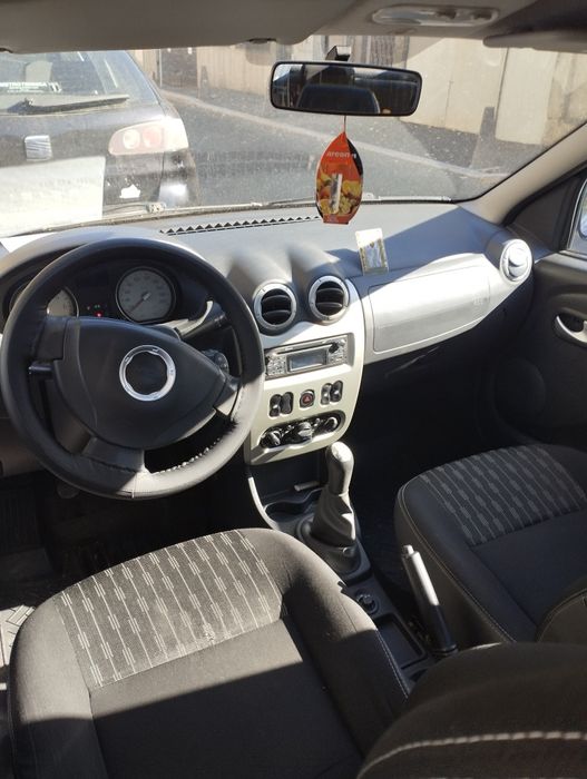 Dacia Logan An 2012 luna a 11