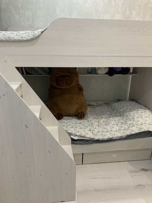 Продам двухъярусную кровать