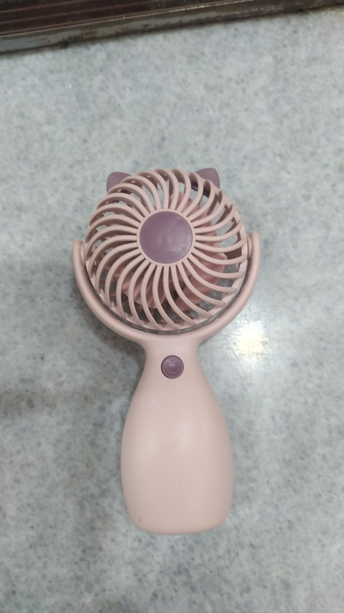 Mini ventilator komnatniy