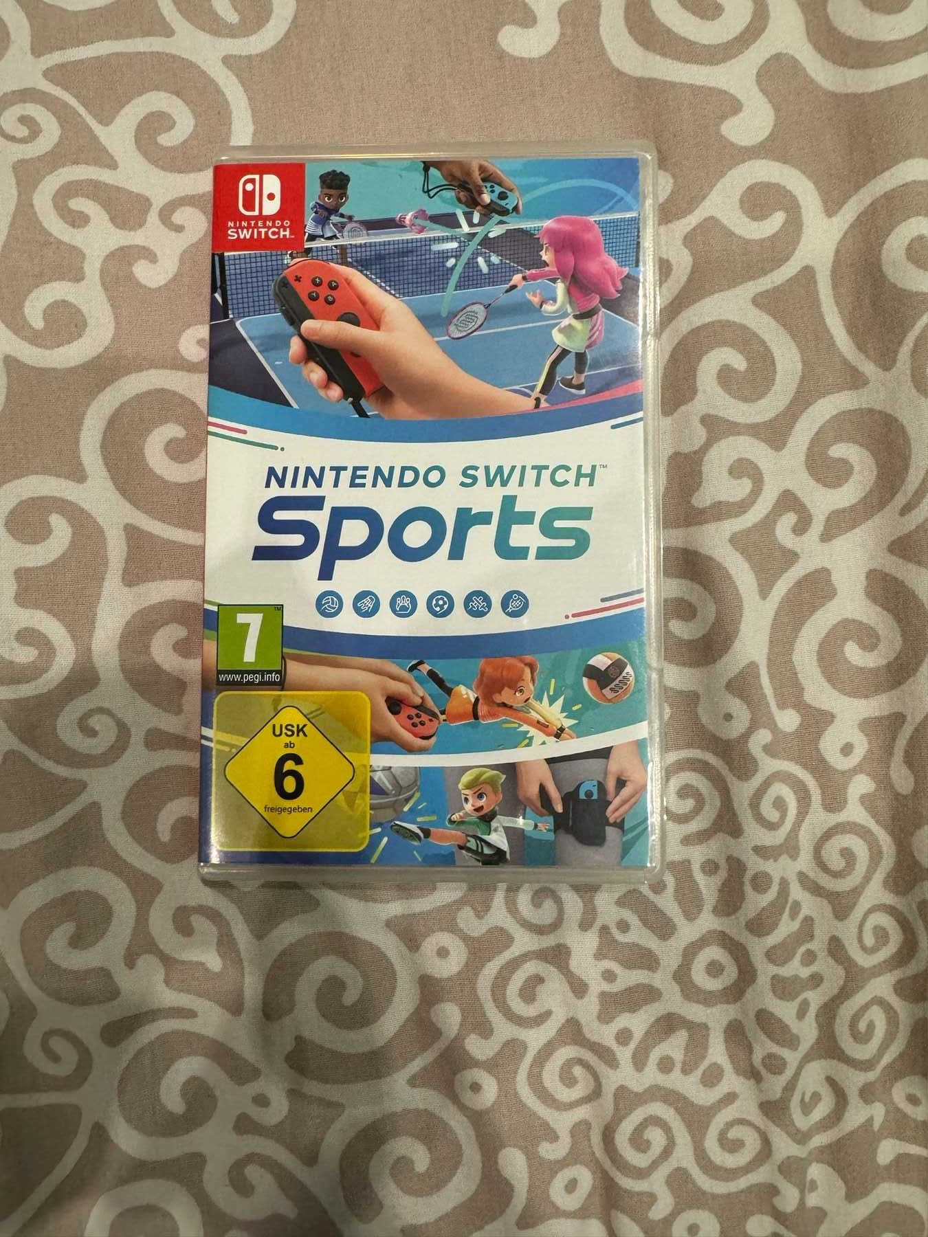 Nintendo Switch със 5 игри,  калъф за него  и допълнителен joystick