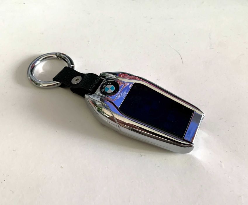 Brichetă electronică BMW cu logo iluminat LED și breloc USB