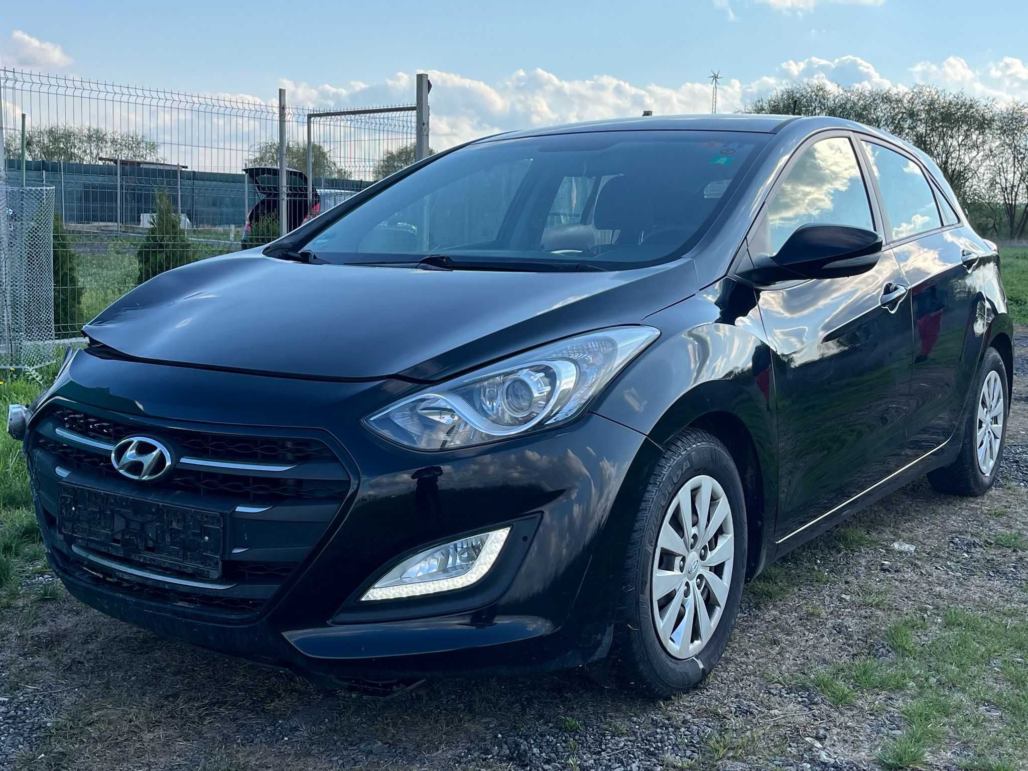 Hyundai i30 2016 1.6 CRDi EURO 6 110CP Avariata / Camera / Navigatie