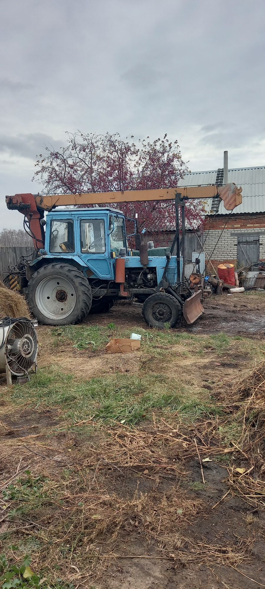 Продам трактор с крановой установкой
