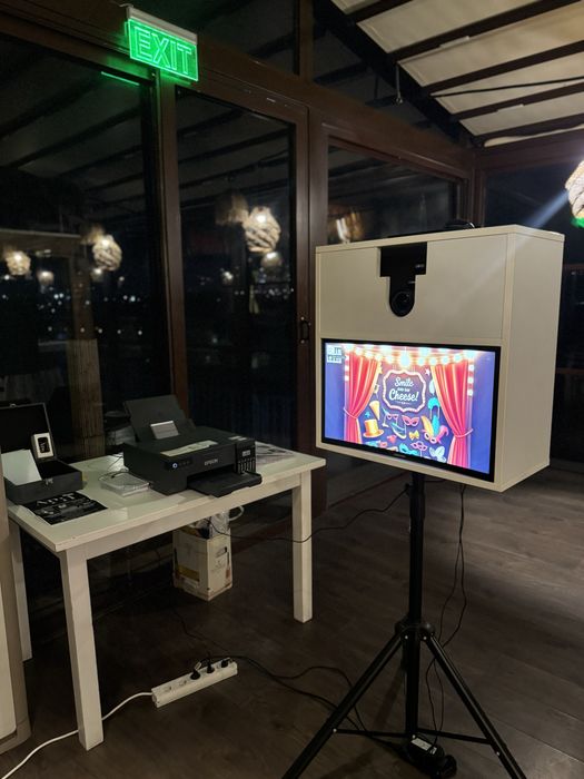 Cabina foto Photobooth Oglinda Magica Nunti Botezuri Majorat Petreceri
