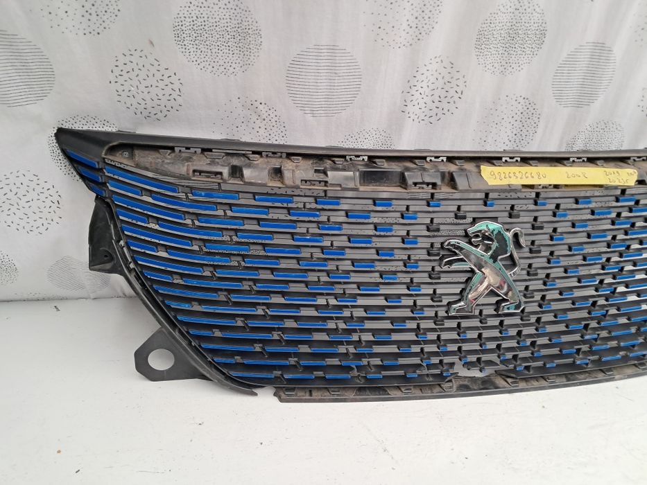 Грил решетка Peugeot 2008